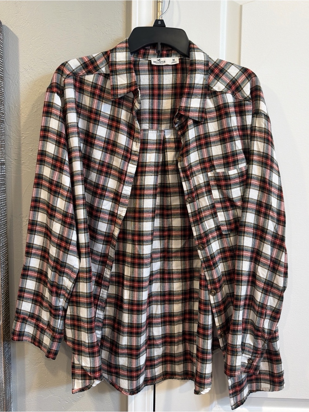 Hollister Classic Plaid Button-Up Shirt Jacket - Red/Black/White
Size M